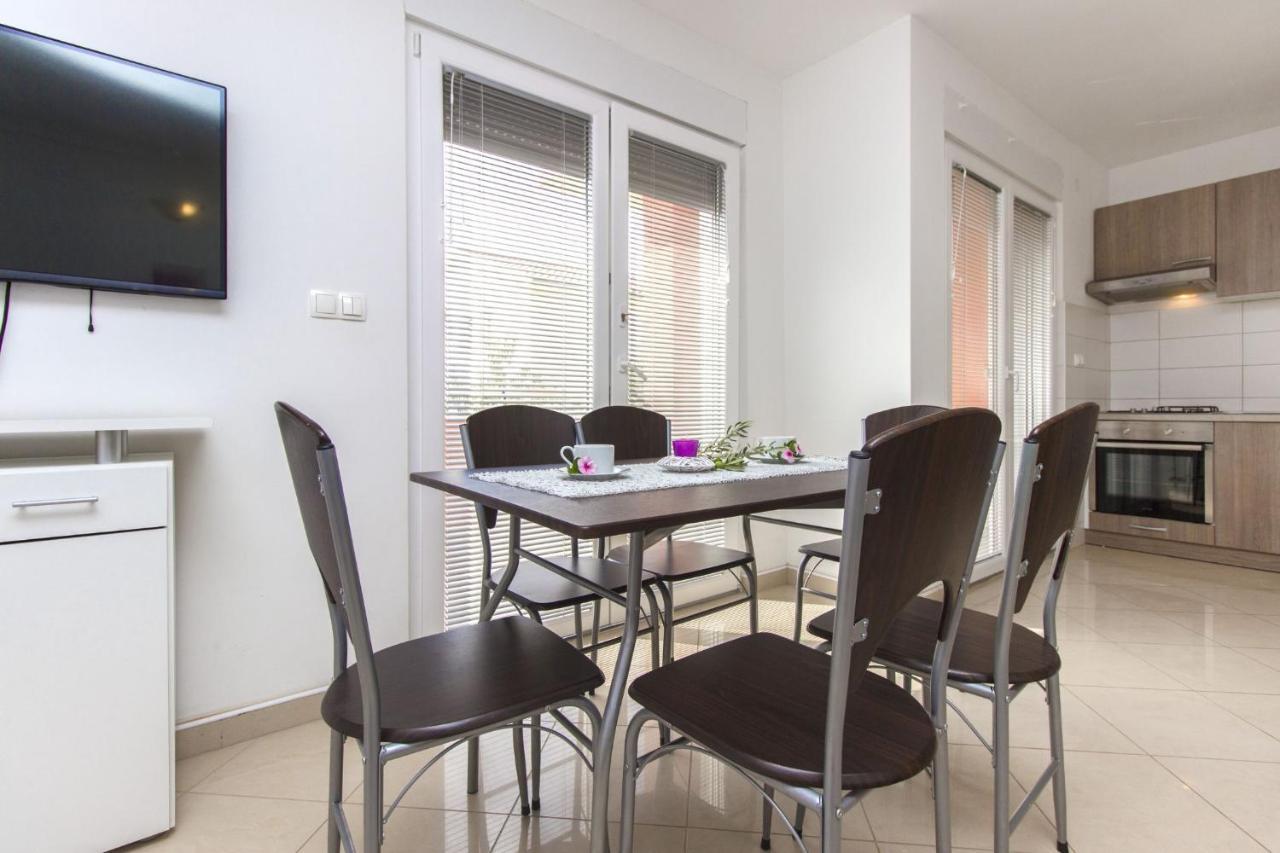 Apartments Lenija Ядрия Екстериор снимка