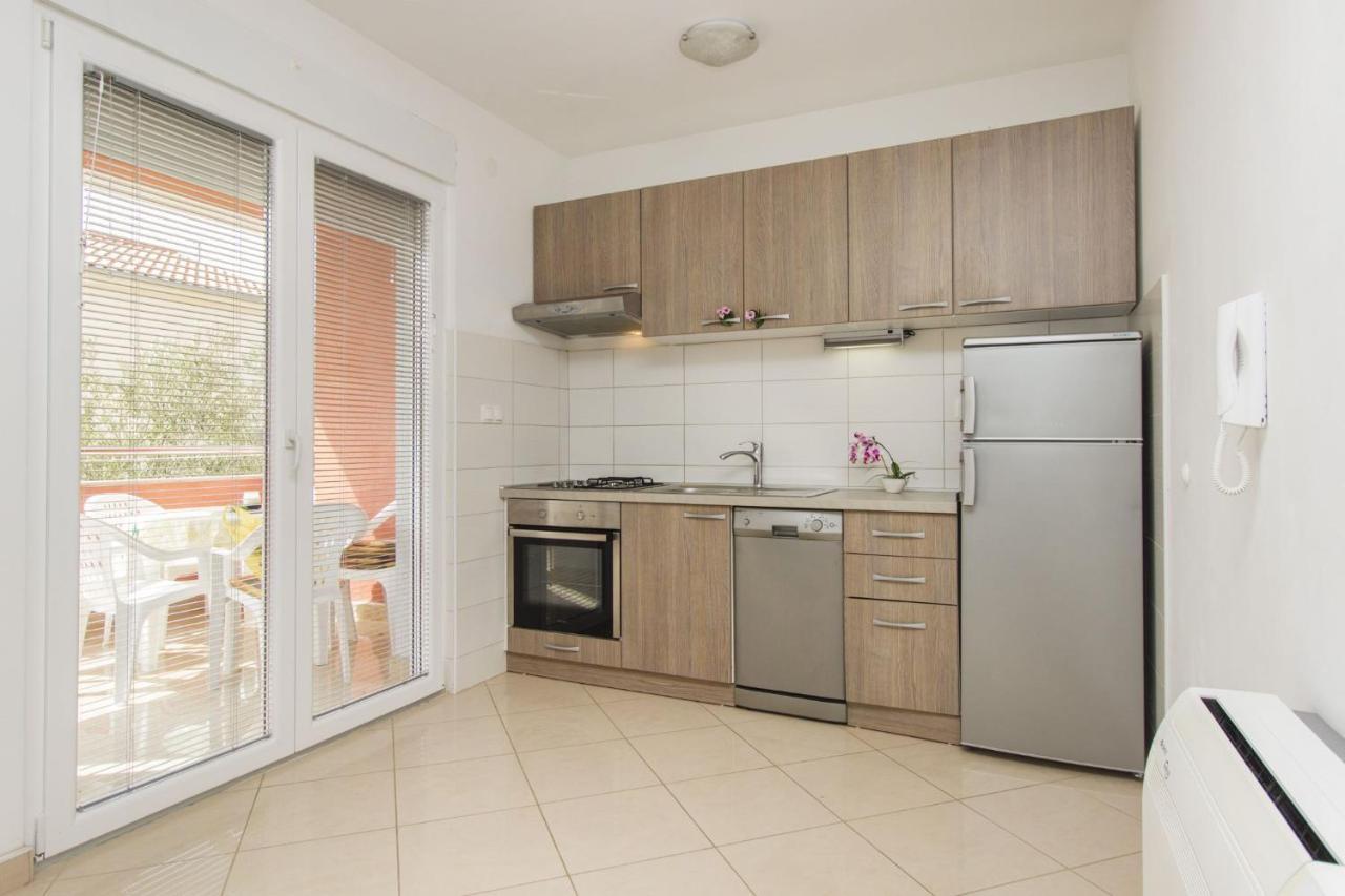 Apartments Lenija Ядрия Екстериор снимка