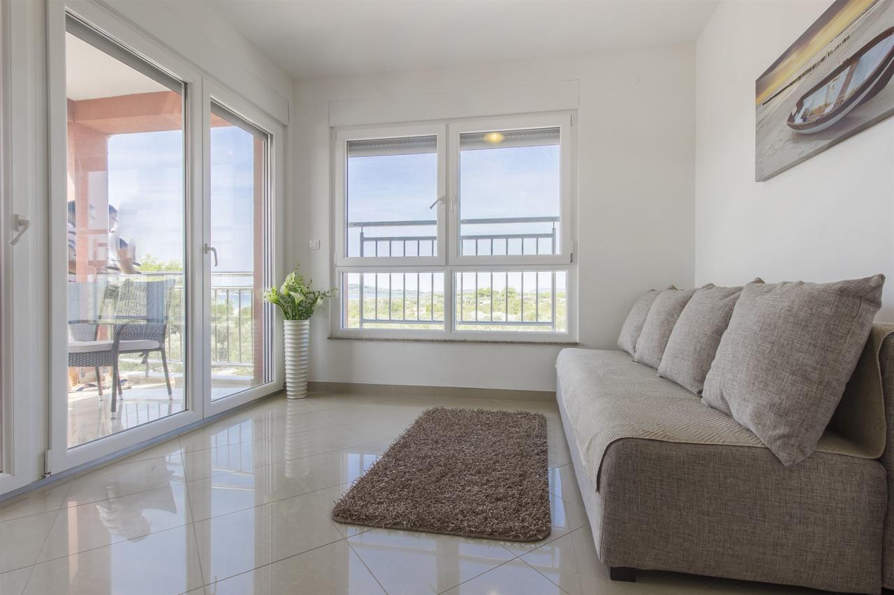 Apartments Lenija Ядрия Екстериор снимка
