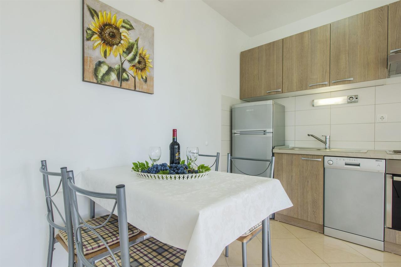 Apartments Lenija Ядрия Екстериор снимка