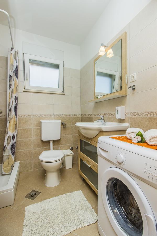 Apartments Lenija Ядрия Екстериор снимка